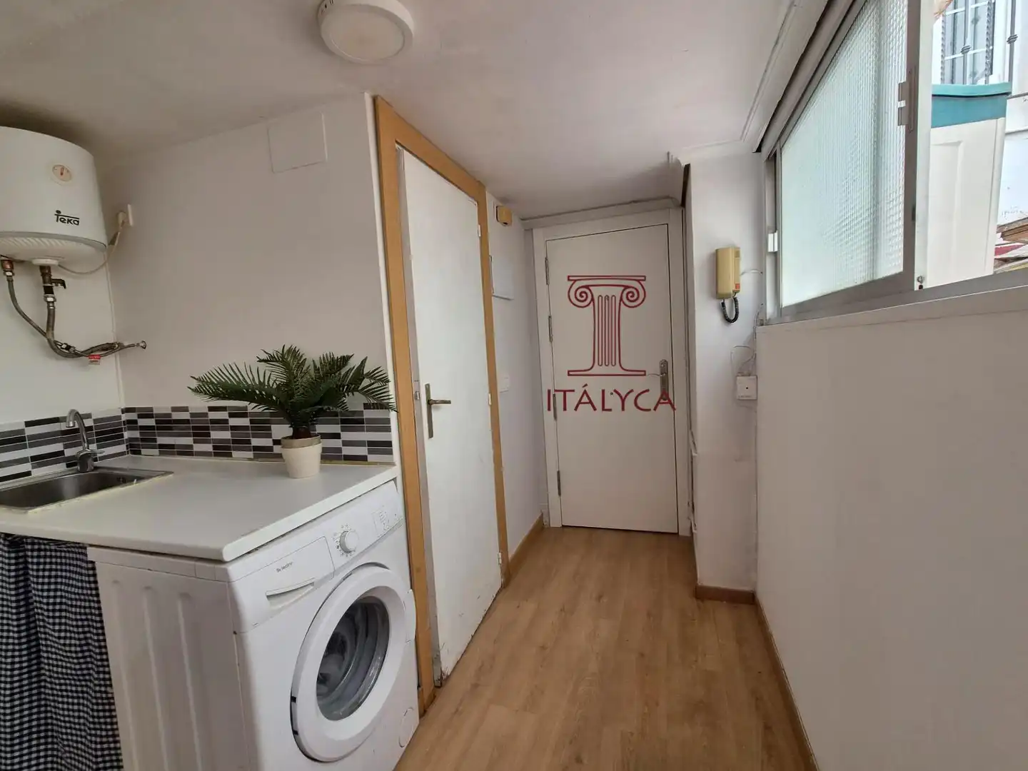 Estudio en venta en Sevilla con Trastero