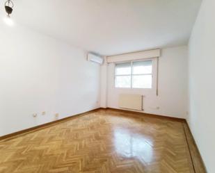 Bedroom of Flat to rent in  Madrid Capital  with Air Conditioner