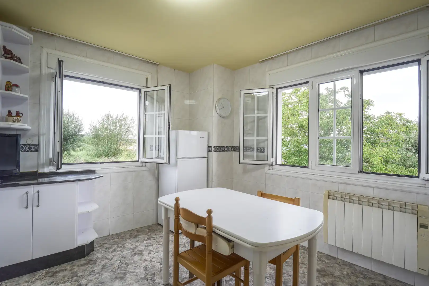Kitchen of Houses for sale in Abegondo  with Heating, Private garden and Parquet flooring