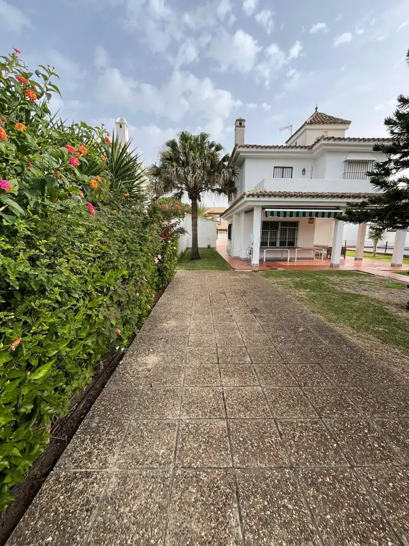 Exterior view of Houses for sale in Chiclana de la Frontera