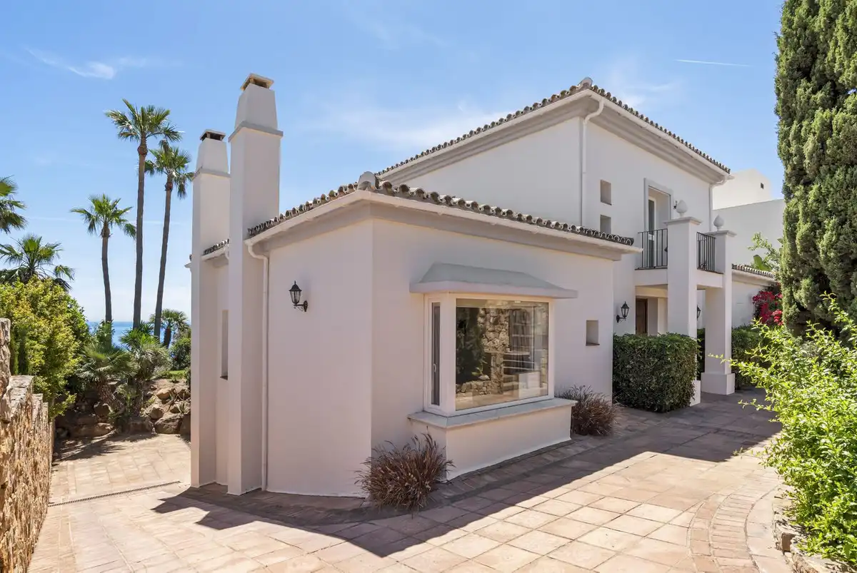 Vista exterior de Casa o chalet en venta en Manilva con Aire acondicionado, Jardín privado y Terraza