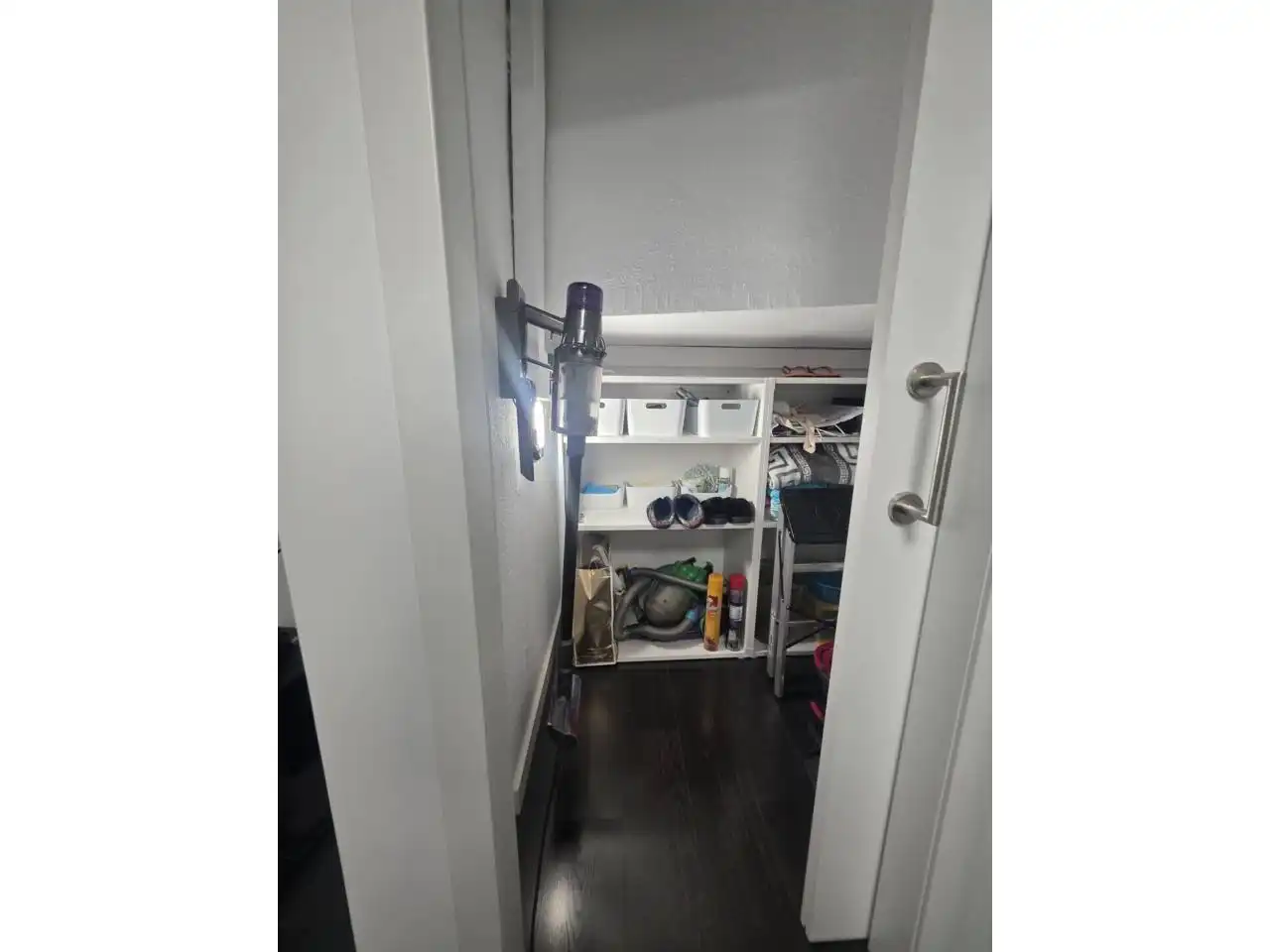Commercial properties for rent in Manresa  with Air Conditioner and Alarm