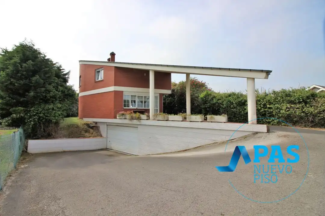 Vista exterior de Casa o xalet en venda en Santander amb Calefacció, Jardí privat i Terrassa