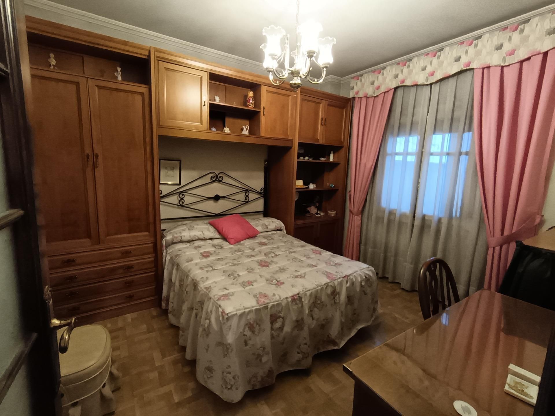 Bedroom of Flat for sale in Valladolid Capital  with Heating, Terrace and Storage room
