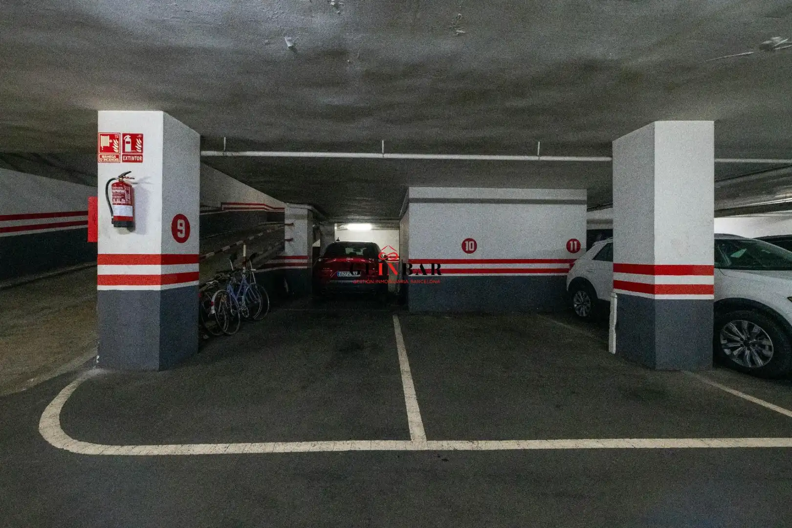 Parkplatz von Wohnung zum Verkauf in Barcelona mit Klimaanlage, Heizung und Privatgarten