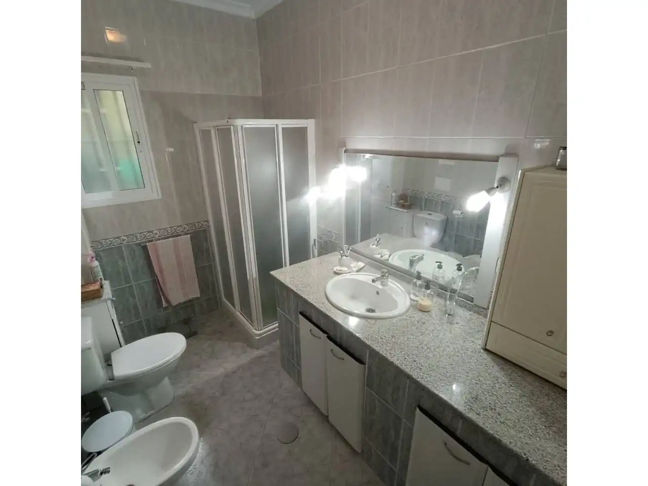 Baño de Casa o chalet en venta en Carmona con Aire acondicionado, Calefacción y Jardín privado
