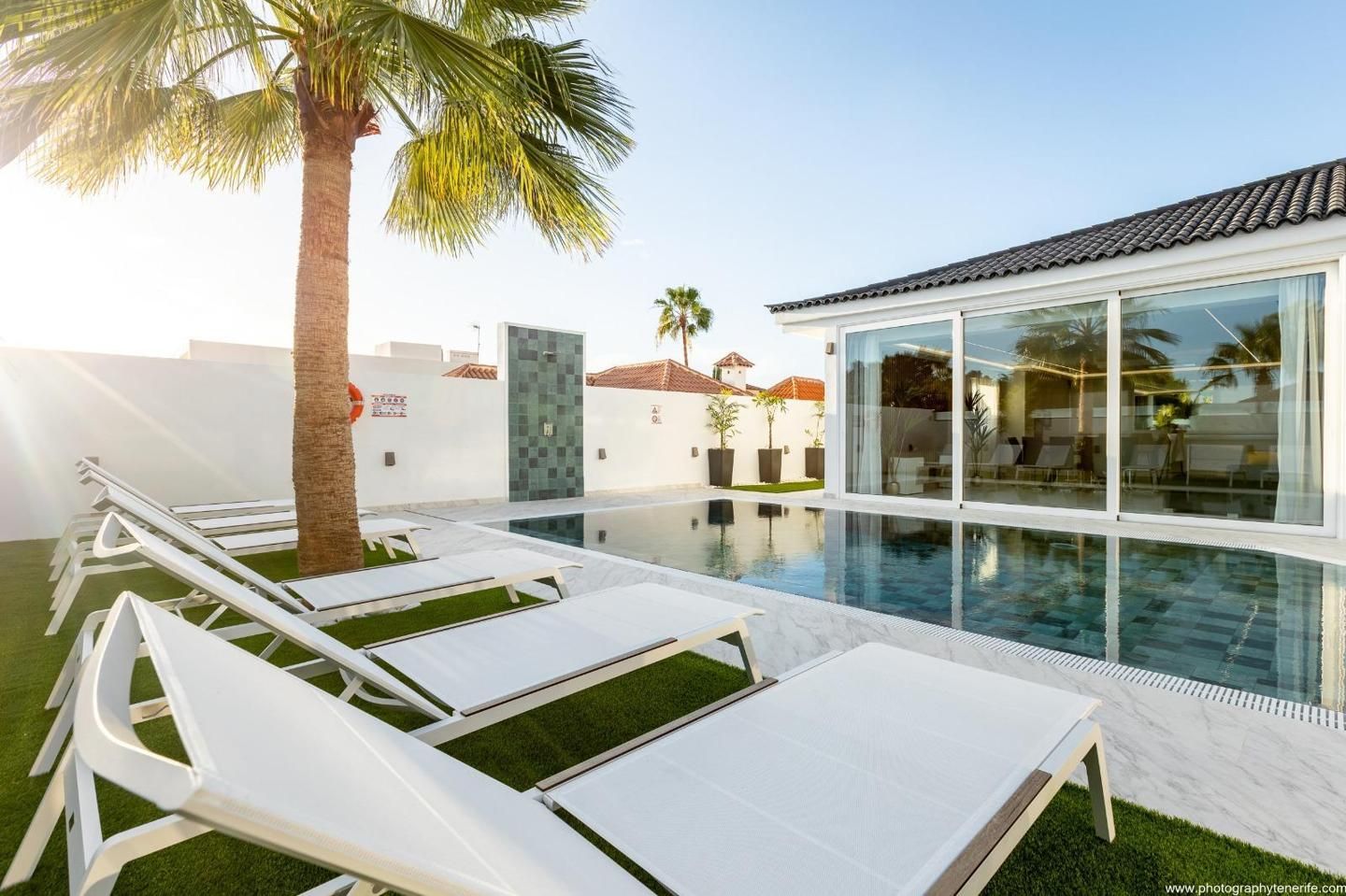 Piscina de Casa o xalet en venda en Adeje amb Aire condicionat, Jardí privat i Terrassa