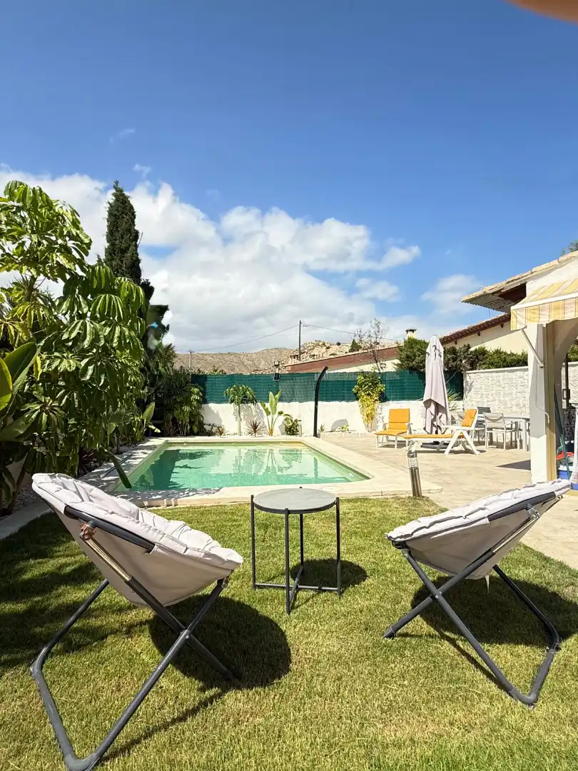 Piscina de Casa o xalet de lloguer en El Campello amb Aire condicionat, Calefacció i Jardí privat