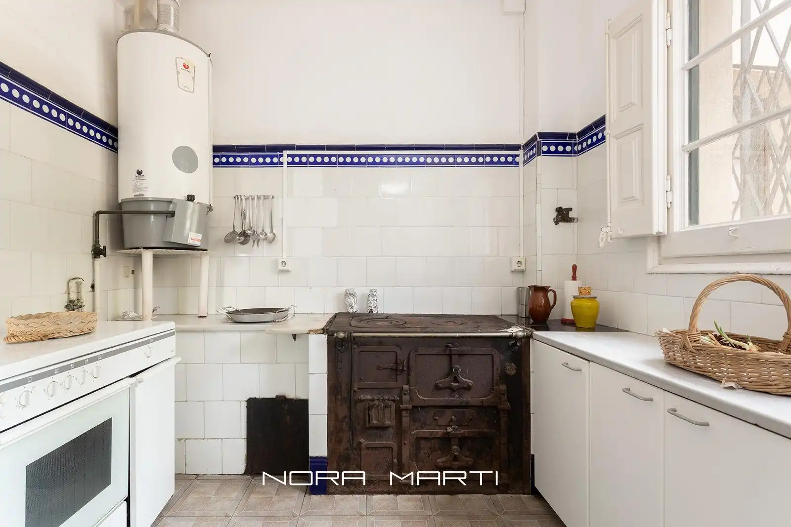 Cocina de Finca rústica en venta en Sitges con Aire acondicionado, Calefacción y Jardín privado