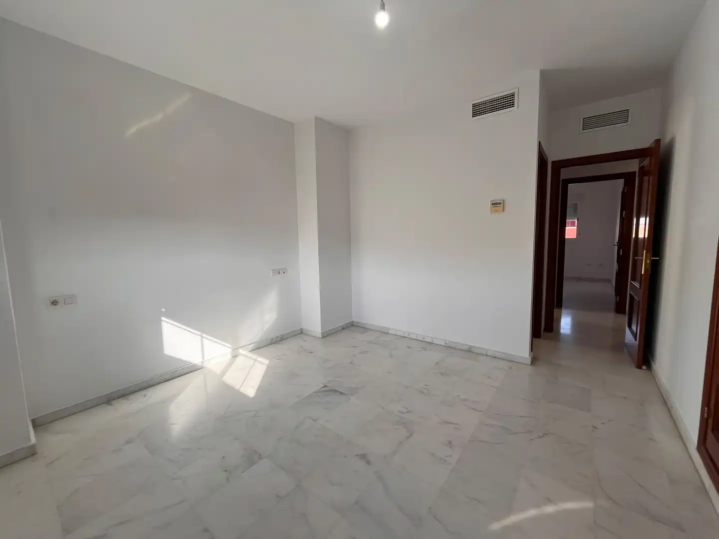Casa aparellada amb piscina en venda a Colegio Europa, imagen 31