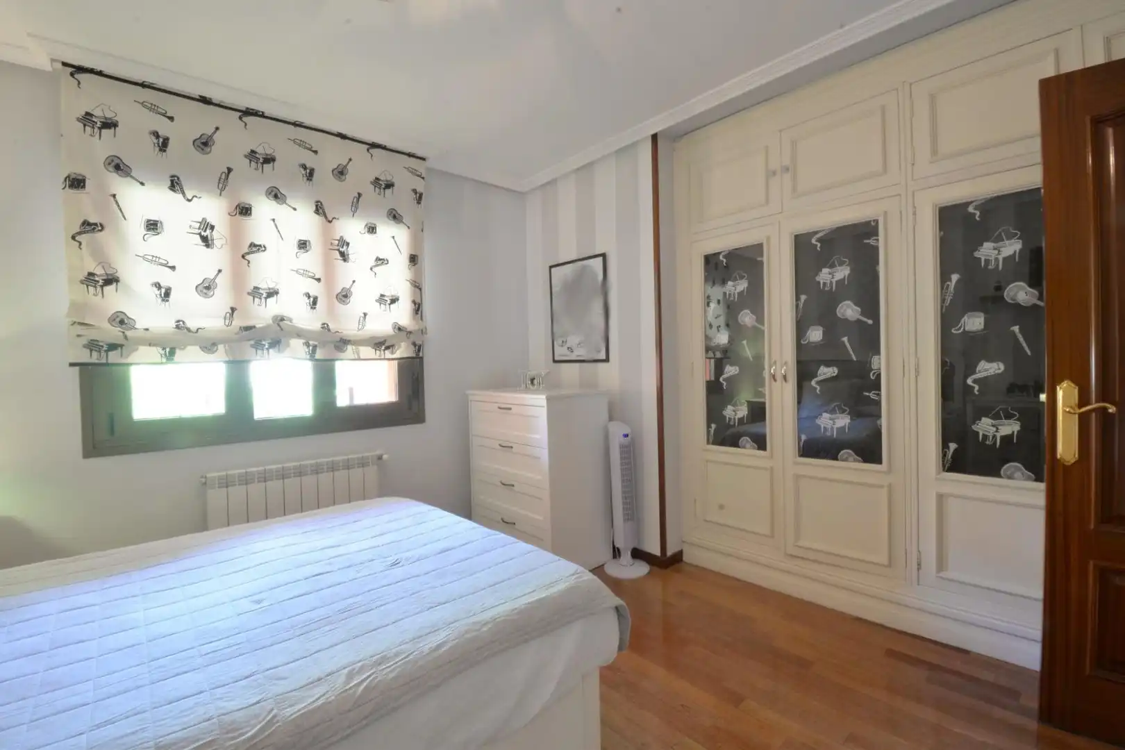 Habitación de Casa o chalet en venta en Oviedo  con Calefacción