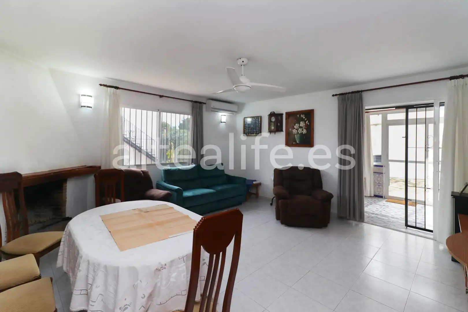 Living room of Houses for sale in L'Alfàs del Pi  with Air Conditioner, Private garden and Terrace