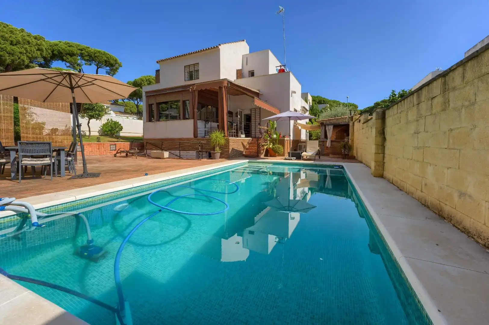 Piscina de Casa o xalet en venda en Alcalá de Guadaira amb Aire condicionat, Calefacció i Jardí privat