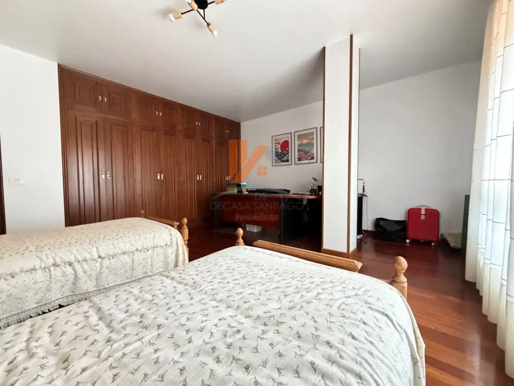 Casa o xalet en venda en Santiago de Compostela  amb Jardí privat, Moblat i Forn