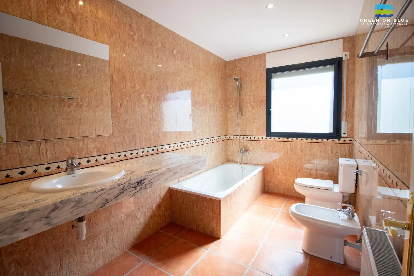 Baño de Casa o chalet en venta en Peralada con Aire acondicionado, Calefacción y Jardín privado