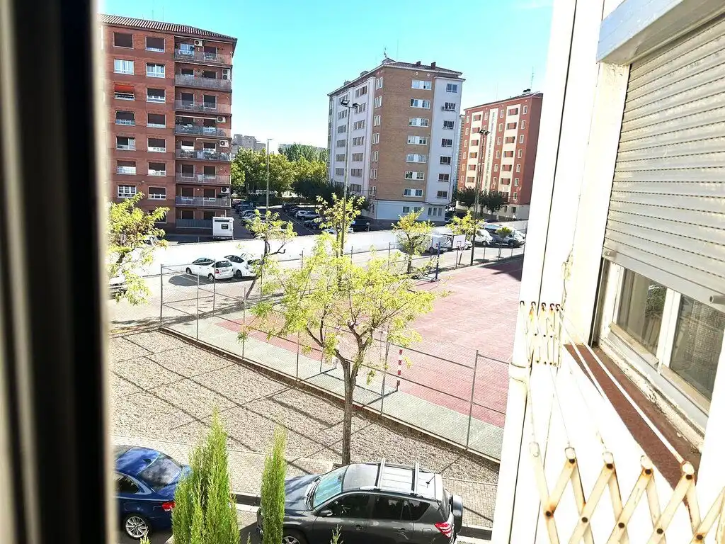 Vista exterior de Apartament en venda en Zaragoza amb Forn i Rentadora