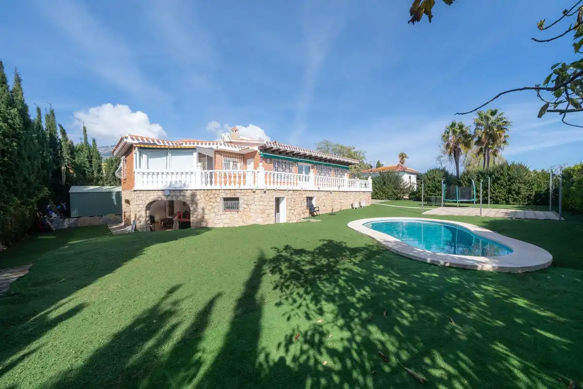Casa con terrazza in vendita a Carrer de la Cadernera