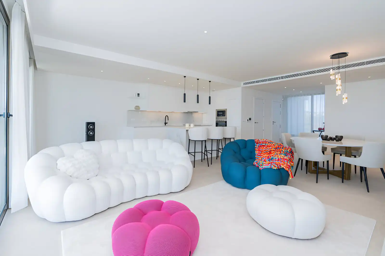 Wohnzimmer von Erdgeschoss zum Verkauf in Casares mit Klimaanlage, Privatgarten und Terrasse