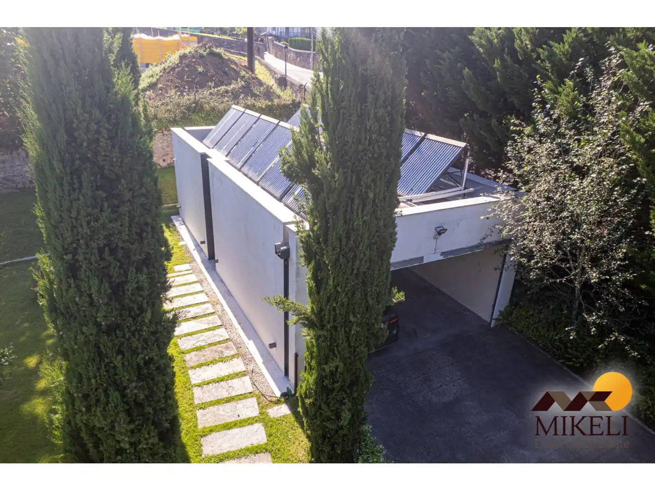 Vista exterior de Casa o xalet en venda en Medio Cudeyo amb Aire condicionat, Calefacció i Jardí privat
