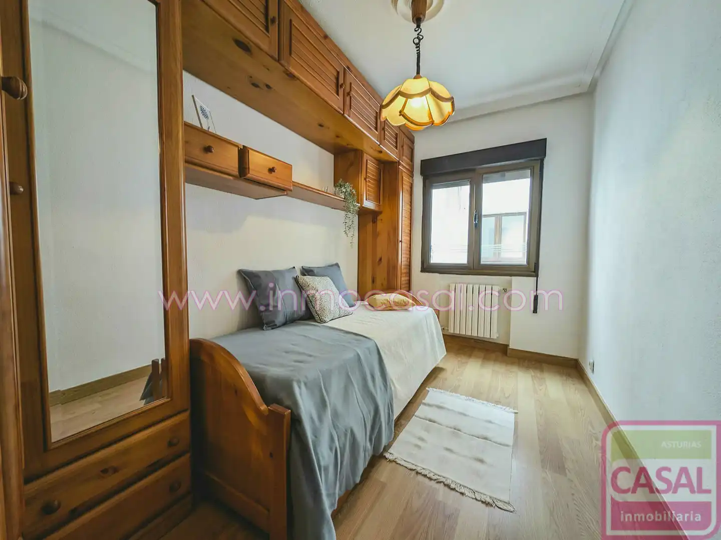 Habitación de Piso en venta en Oviedo  con Calefacción, Trastero y Amueblado
