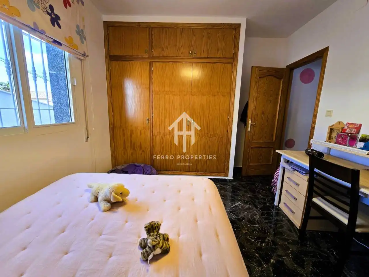 Dormitori de Casa o xalet en venda en Loja amb Jardí privat, Terrassa i Piscina