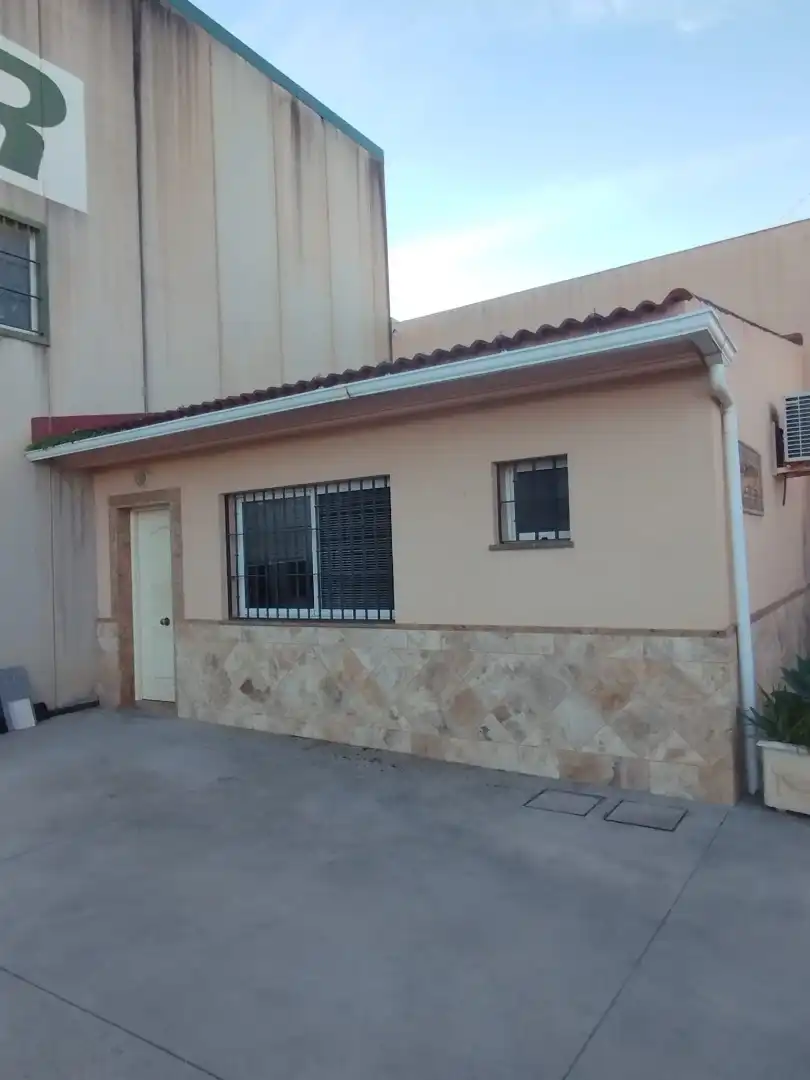 Vista exterior de Nave industrial en venta en Vélez-Málaga
