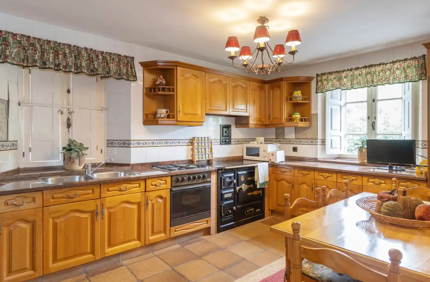 Cocina de Casa o chalet en venta en A Pontenova   con Calefacción, Jardín privado y Parquet