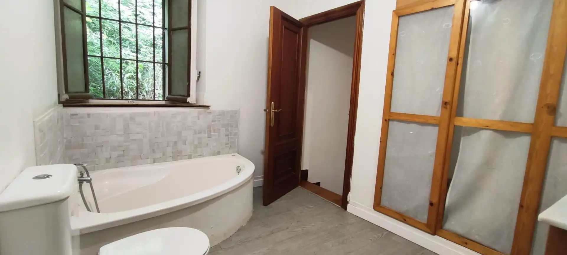 Bathroom of Houses for sale in Luena   with Heating, Private garden and Storage room