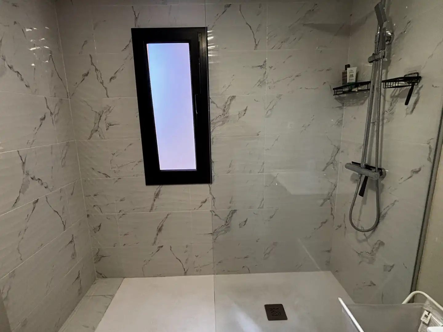 Bathroom of Flat for sale in Terrassa  with Air Conditioner, Heating and Parquet flooring