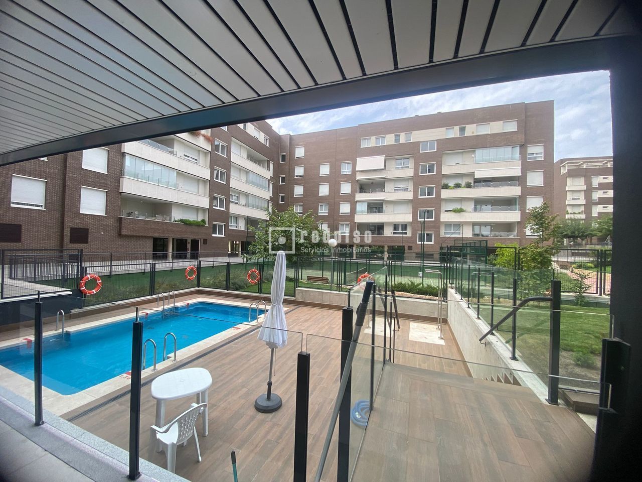 Swimming pool of Flat to rent in  Madrid Capital  with Air Conditioner, Heating and Parquet flooring
