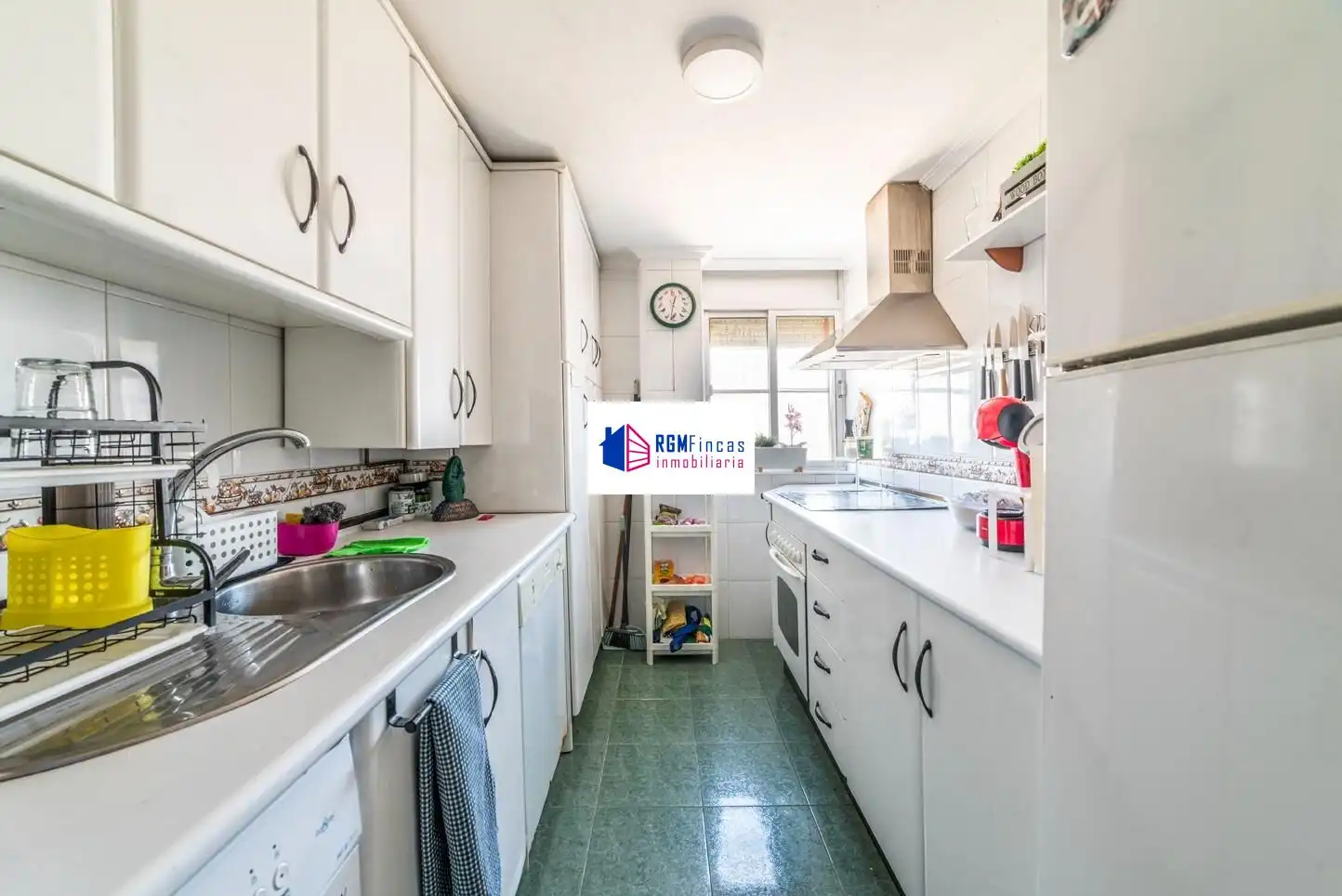 Kitchen of Flat for sale in Sevilla  with Air Conditioner and Storage room