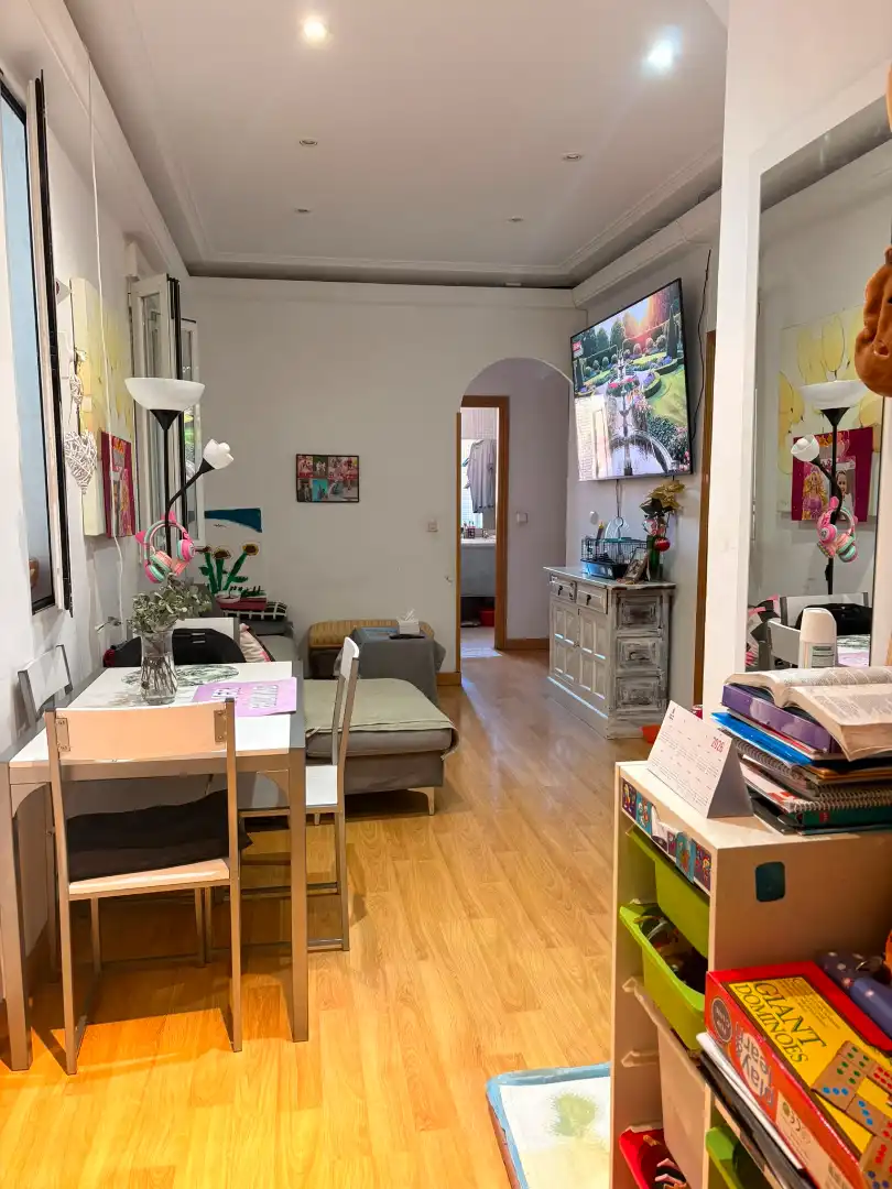 Sala d'estar de Pis per a compartir en Madrid amb Calefacció, Parquet i Moblat