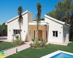 Vista exterior de Casa o xalet en venda en Benahavís amb Aire condicionat, Terrassa i Piscina