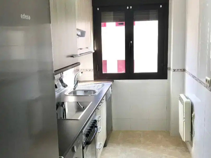 Cuina de Pis en venda en El Tiemblo  amb Aire condicionat, Parquet i Moblat