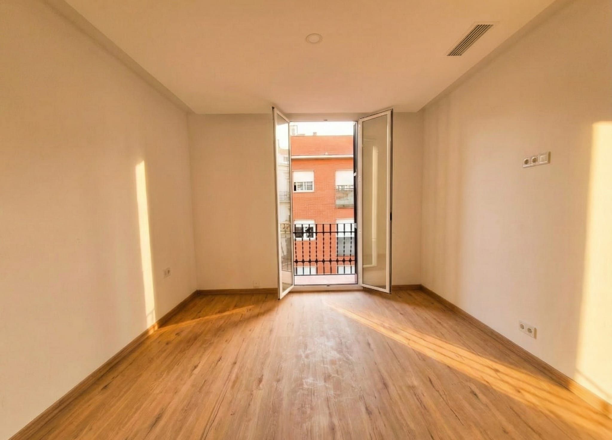 Habitación de Piso en venta en  Barcelona Capital con Balcón