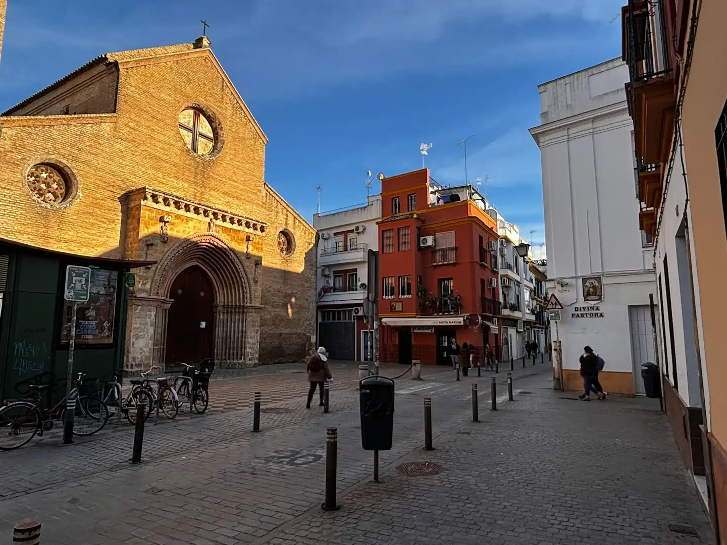 Exterior view of Flat for rent in Sevilla  with Air Conditioner, Heating and Private garden