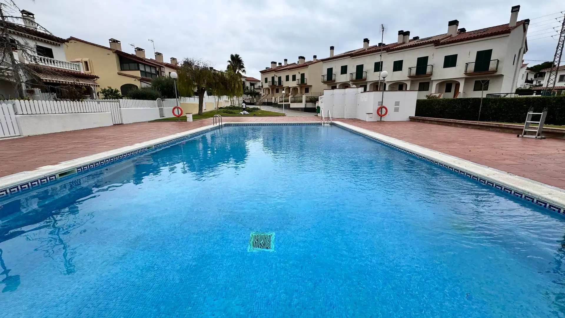 Piscina de Casa adosada en venda en Torredembarra amb Jardí privat, Terrassa i Traster