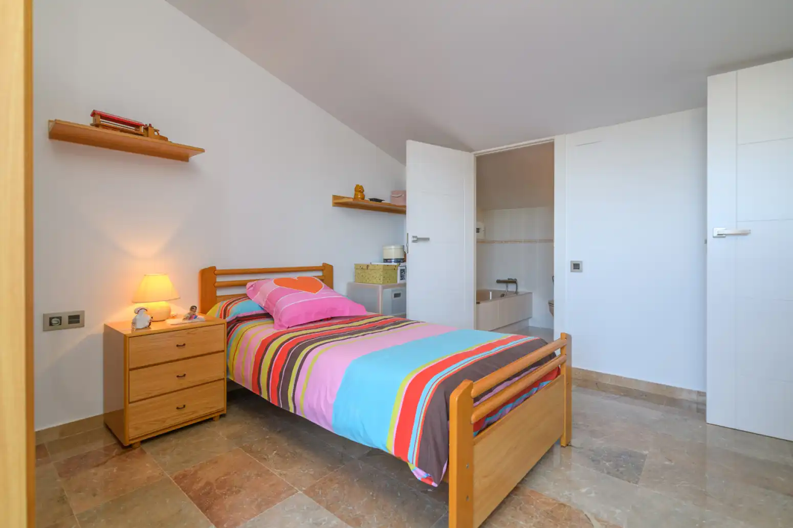Habitación de Casa o chalet en venta en Gavà con Terraza, Piscina y Balcón