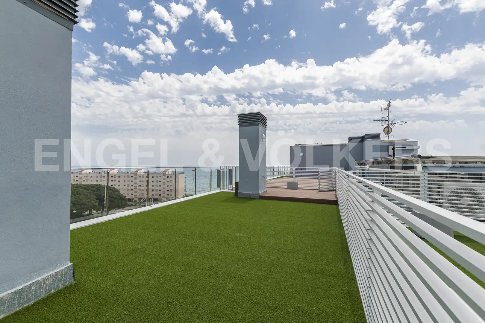 Terrasse von Dachboden zum Verkauf in Sant Andreu de Llavaneres mit Klimaanlage, Heizung und Parkett