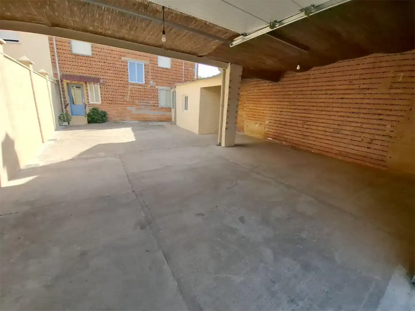 Parking de Piso en venta en Bustillo del Páramo con Parquet, Trastero y Amueblado