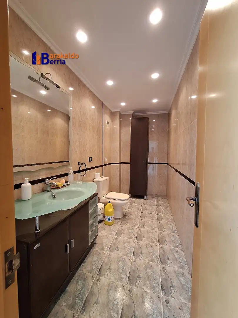 Badezimmer von Fabrikhallen zur Miete in Bagatza - San Vicente