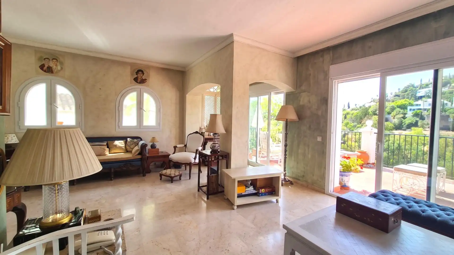 Living room of Houses for sale in Benahavís  with Air Conditioner, Terrace and Storage room