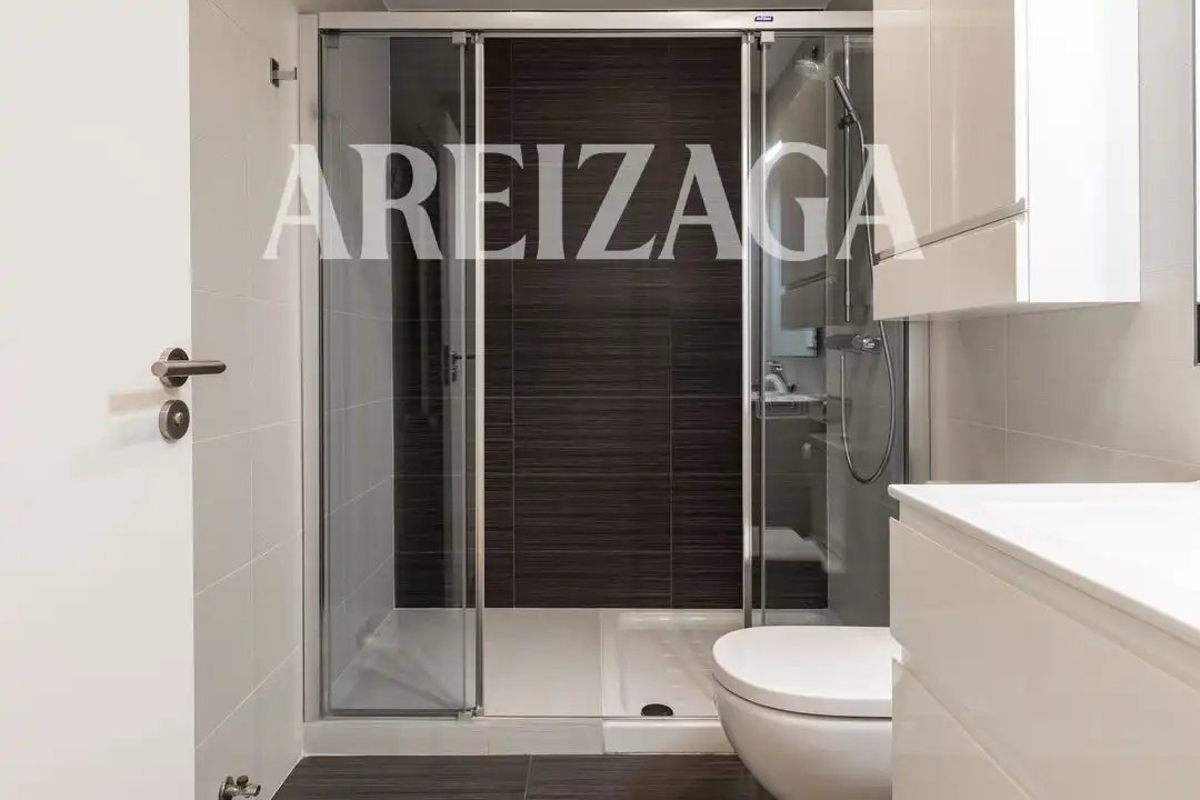 Bany de Apartament en venda en Donostia - San Sebastián  amb Calefacció, Terrassa i Traster