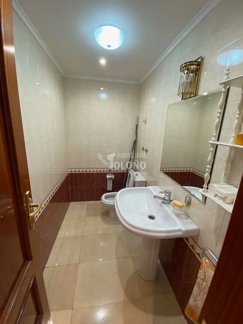 Bany de Casa o xalet en venda en Haro amb Calefacció, Jardí privat i Parquet