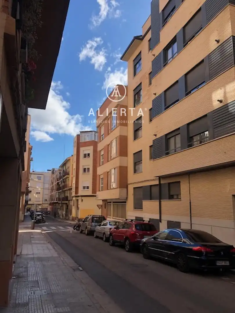 Vista exterior de Piso de alquiler en Zaragoza con Calefacción