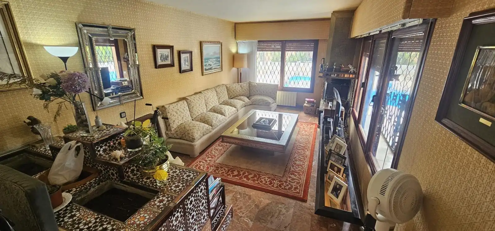 Sala d'estar de Casa o xalet en venda en Mutxamel amb Jardí privat, Piscina i Moblat