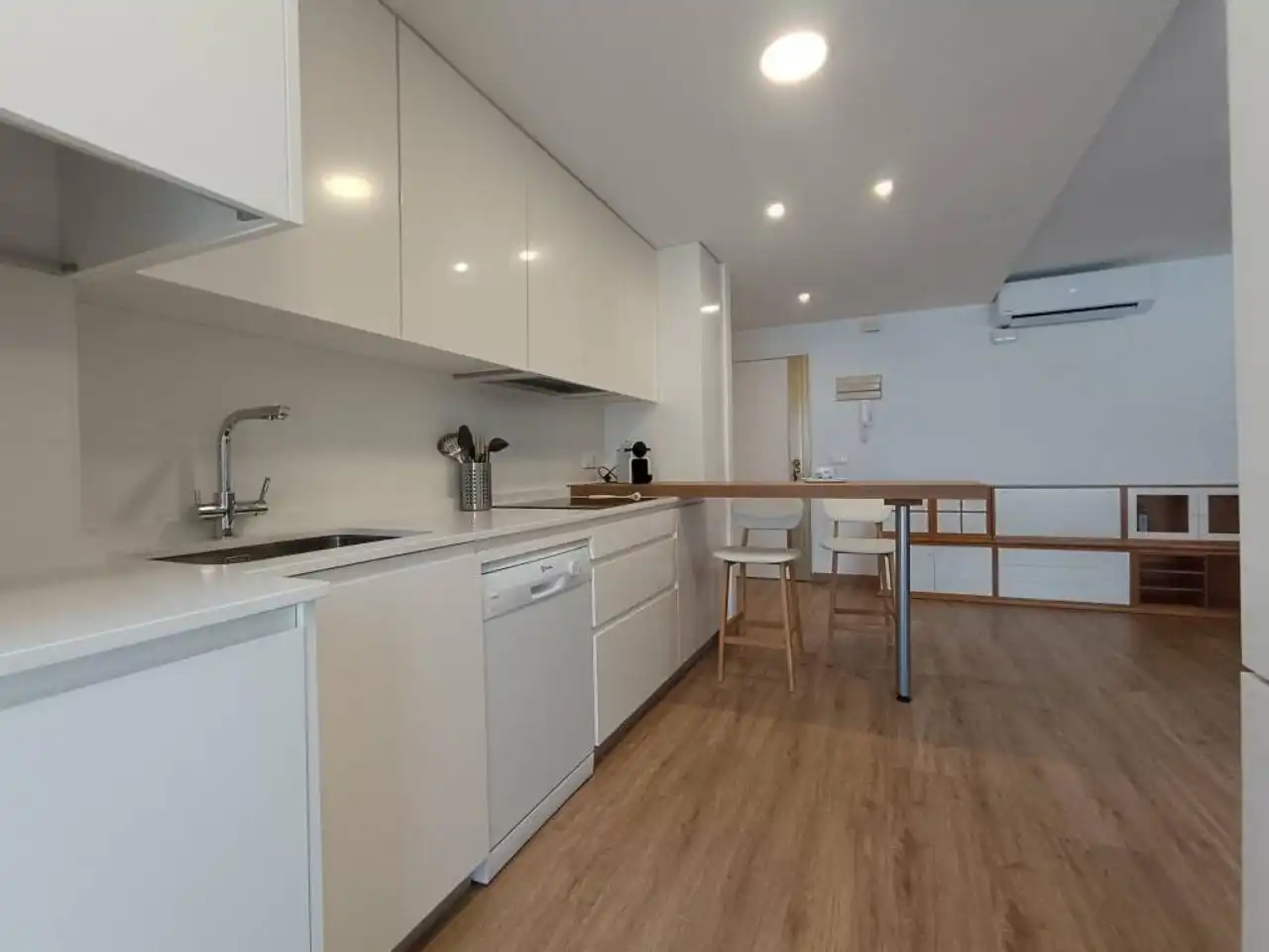 Cuina de Apartament de lloguer en El Campello amb Aire condicionat, Terrassa i Moblat