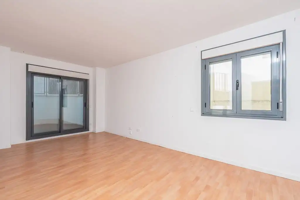 Flat for sale in C/ Plaza de la Estación - Res , Jardín de los Reyes - Parque Real