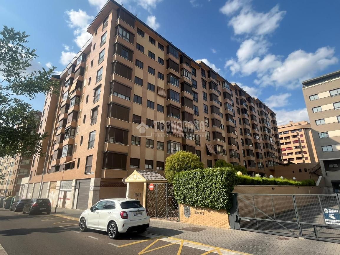 Exterior view of Flat for sale in Valladolid Capital  with Air Conditioner, Parquet flooring and Terrace