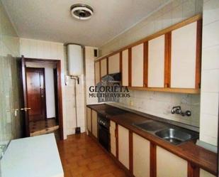 Cuina de Pis en venda en Vigo  amb Calefacció